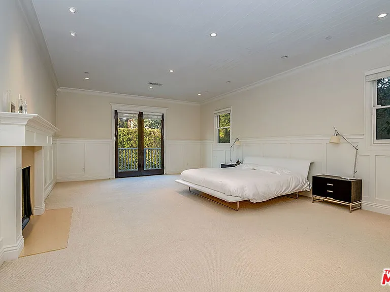 10161 Valley Spring Ln — Photo 29