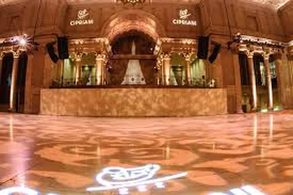 Rented by R New York | media 24