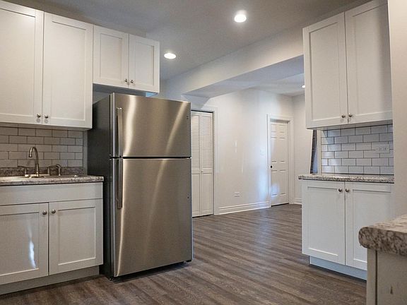 3rd image of 3054 S Keeler Ave #1