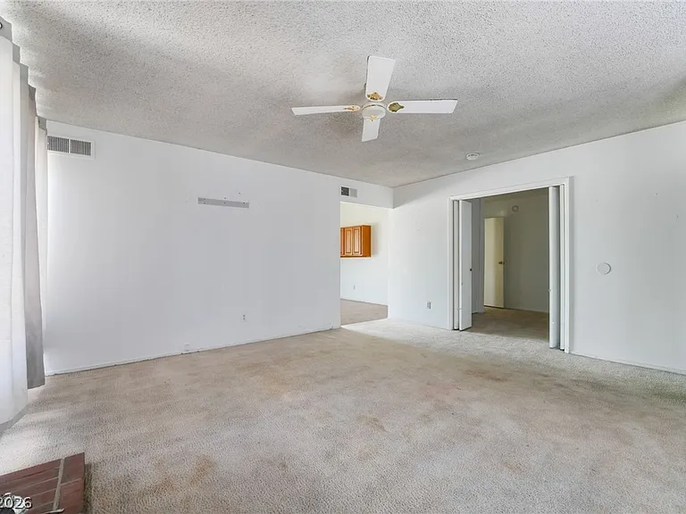 2102 E Russell Rd — Photo 5