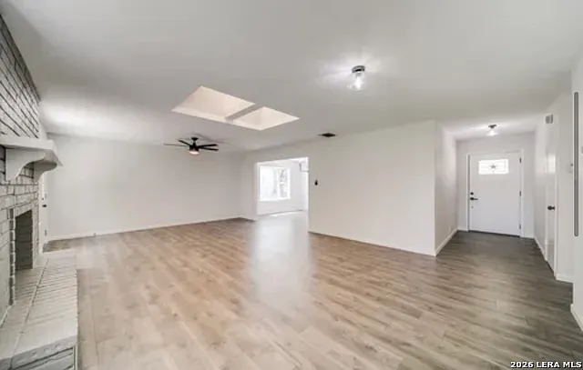 3 bed, 2.0 bath, 1523 sqft, $1,900 — Photo 3