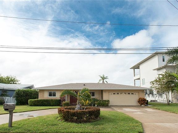 2nd image of 905 Oakwood Dr