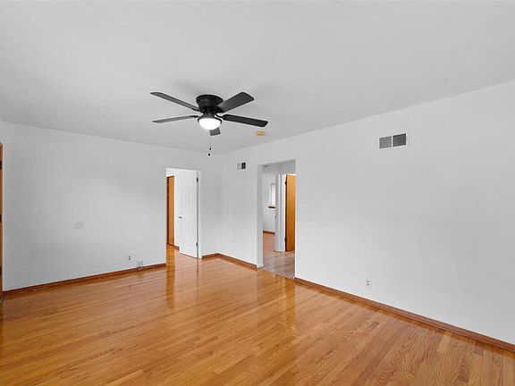 4th image of 3809 Long Dr