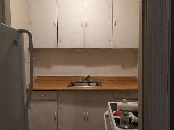 2nd image of 132A Marshall St