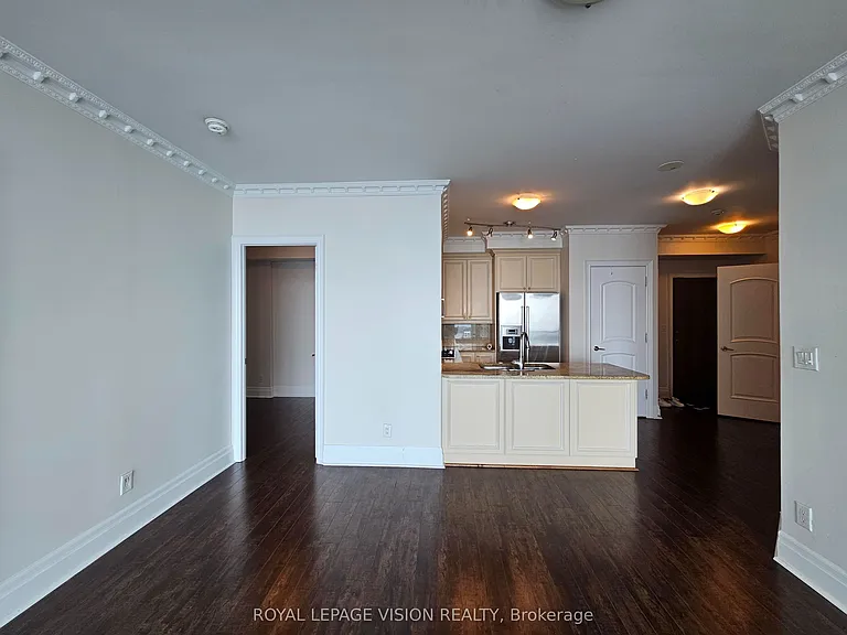16 Harbour St #3810 — Photo 5