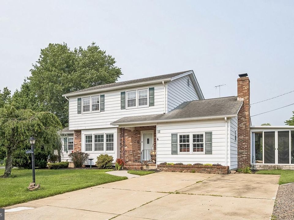 1st image of 11 Queens Ln