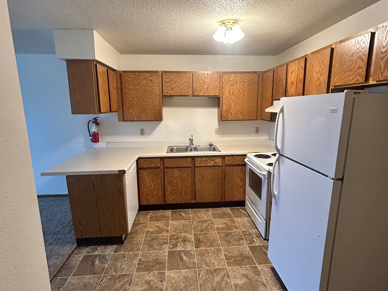 4 bed, 1.5 bath, 1350 sqft, $1,195 — Photo 2