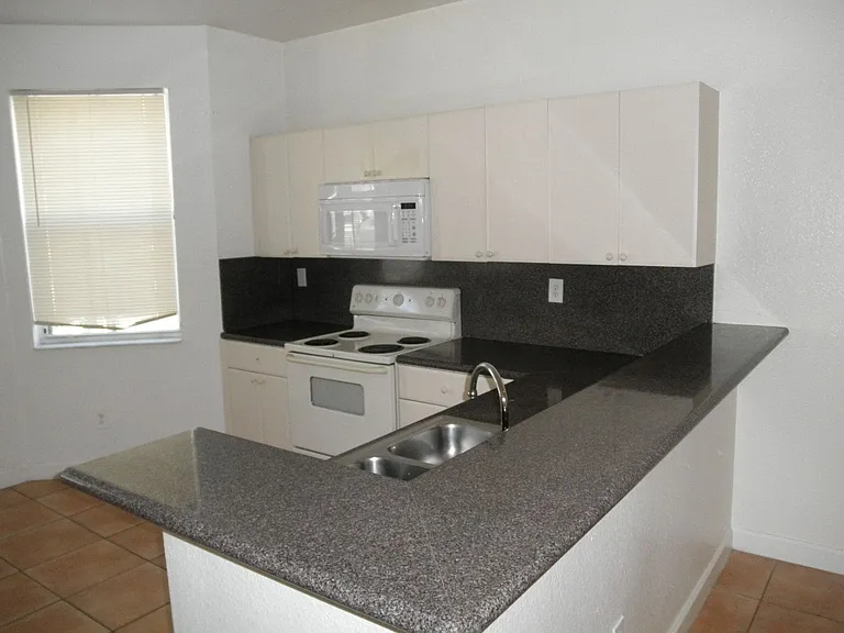 2405 Shoma Dr — Photo 6