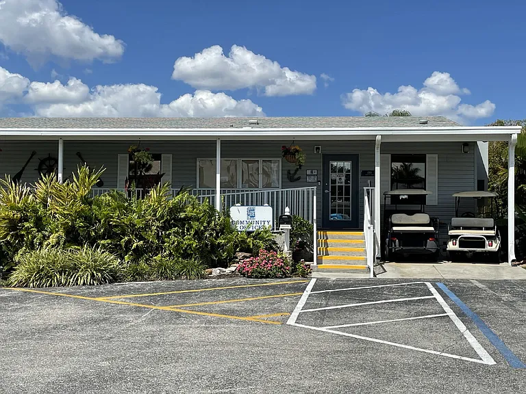 542 Tampico Dr — Photo 44