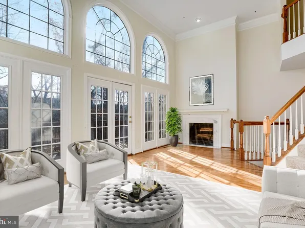 2505 Gadsby Pl, Alexandria, VA 22311