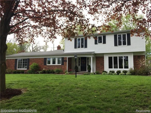 2482 Brenthaven Dr, Bloomfield Hills, MI 48304