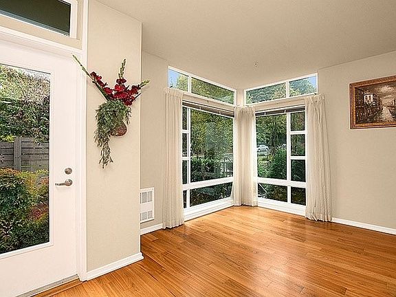 5th image of 15219 NE 81st Way Unit 107