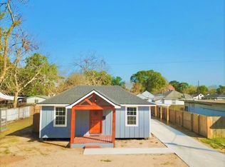 5710 32nd St, Groves, TX 77619