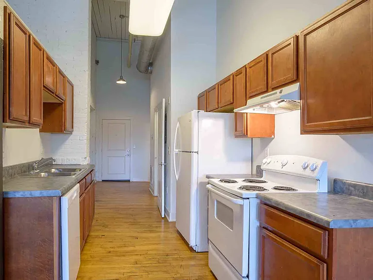 Kemper Lofts Apartments — Photo 7