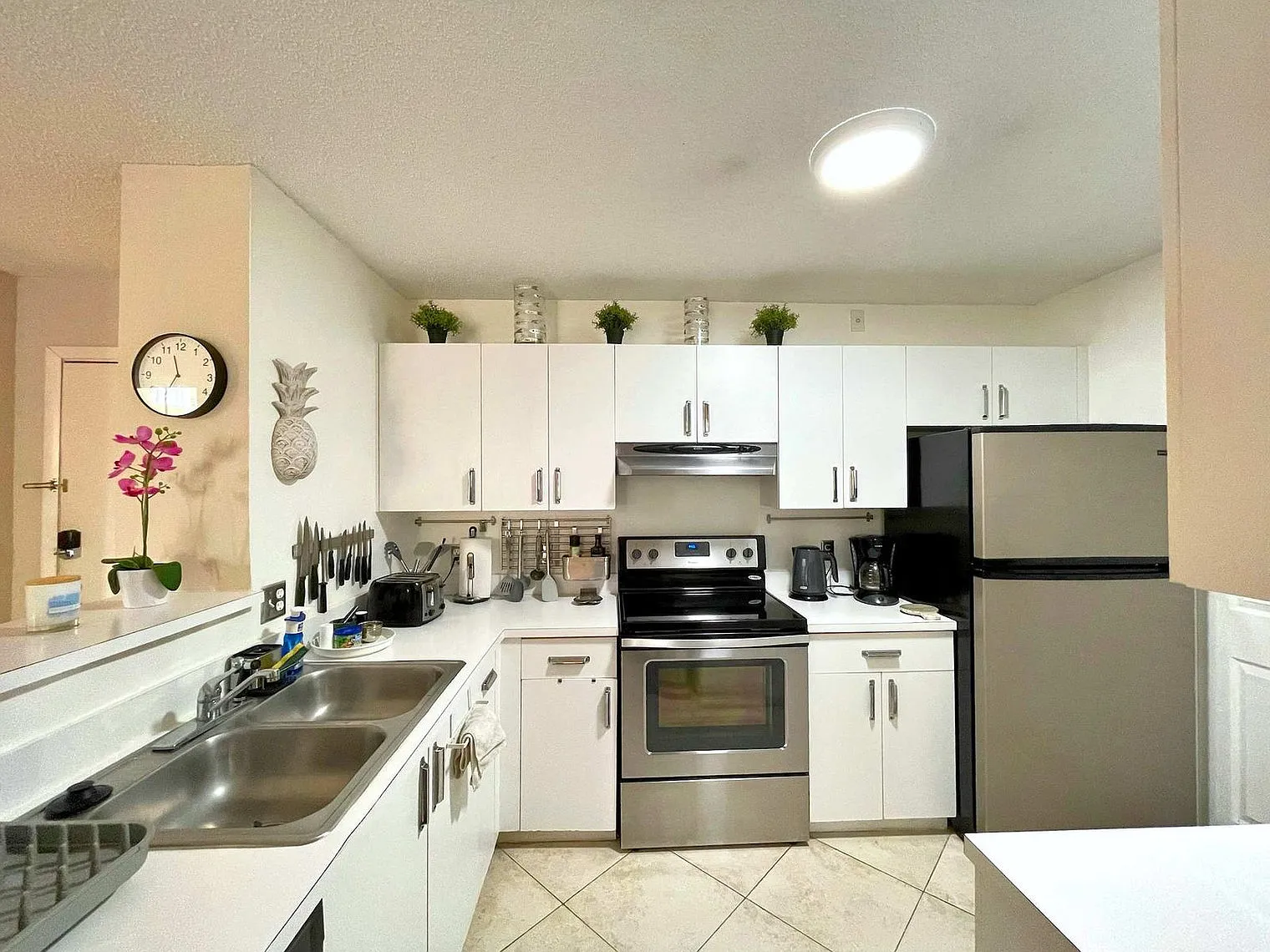2 bed, 2.0 bath, 1097 sqft, $3,261 — Photo 4