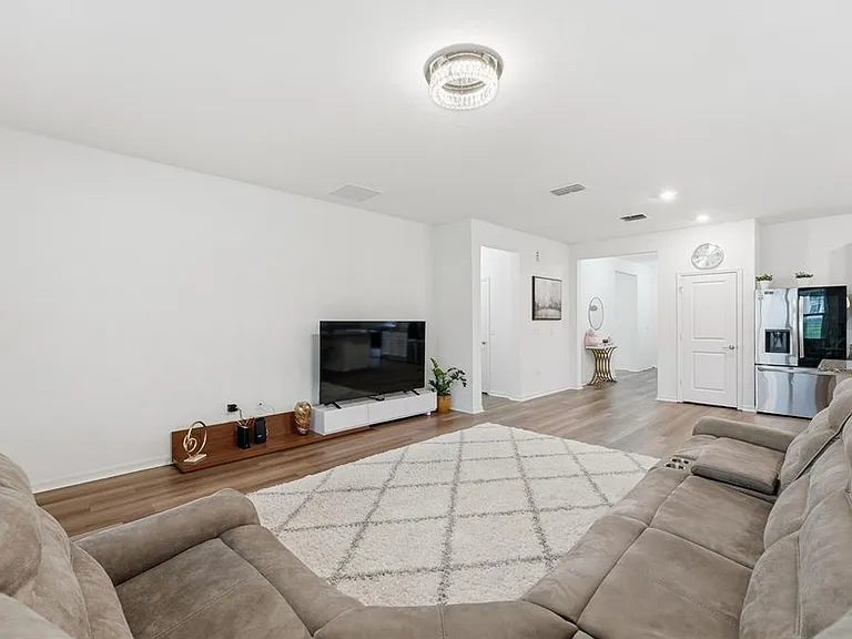 2081 Malbec Ct — Photo 5