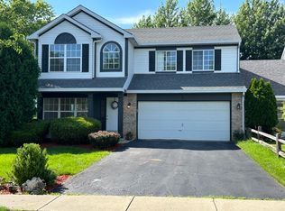 6 W Rosewood Ln, Round Lake Beach, IL 60073