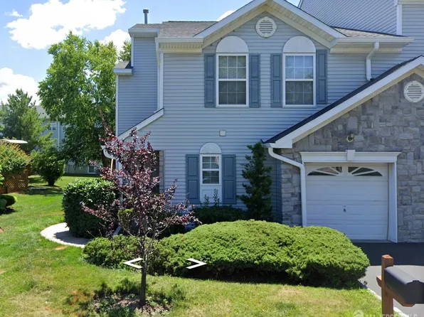 6 Chimney Ct, Laurence Harbor, NJ 08879