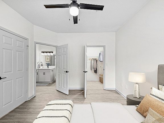 2x1 1087 sqft B1U - Primary Bedroom
