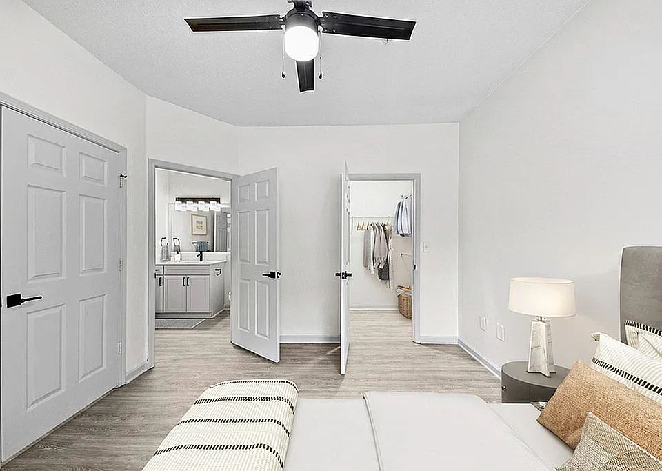 2x1 1087 sqft B1U - Primary Bedroom