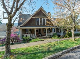 33 Wordsworth Rd, Black Mountain, NC 28711