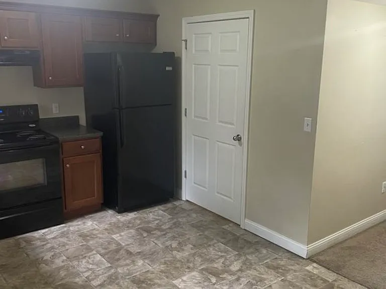 805 E Railroad St #C — Photo 1