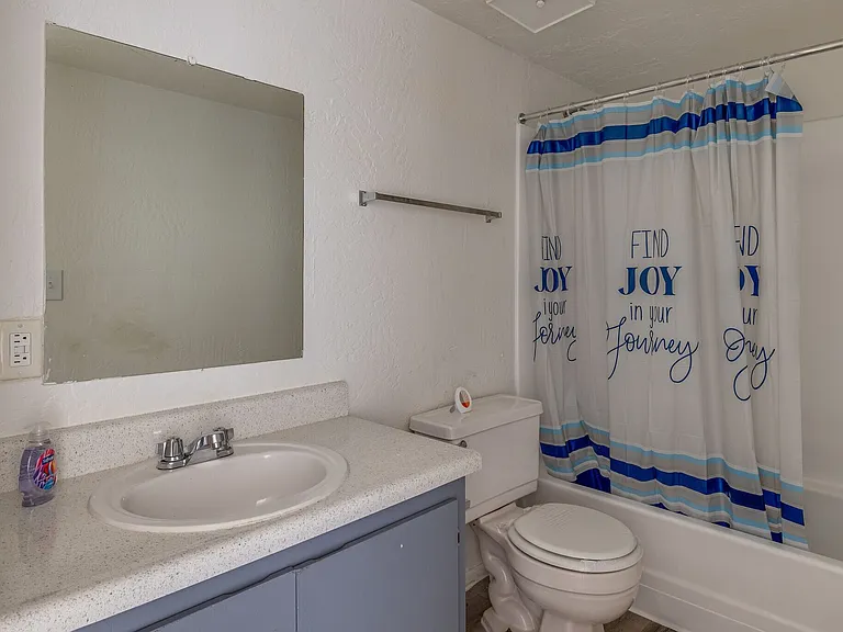 Carole Arms Apartments — Photo 2
