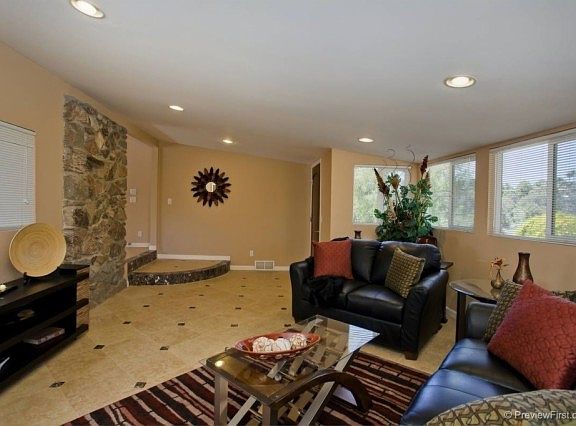 4th image of 1855 Avocado Dr