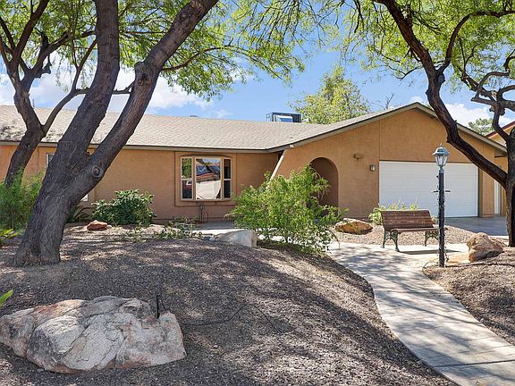 3rd image of 4319 W Paradise Dr