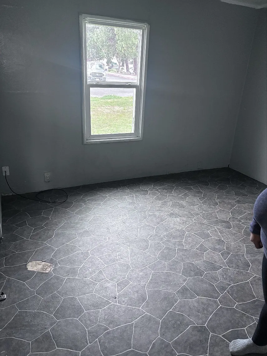 3 bed, 750 sqft, $1,200 — Photo 2