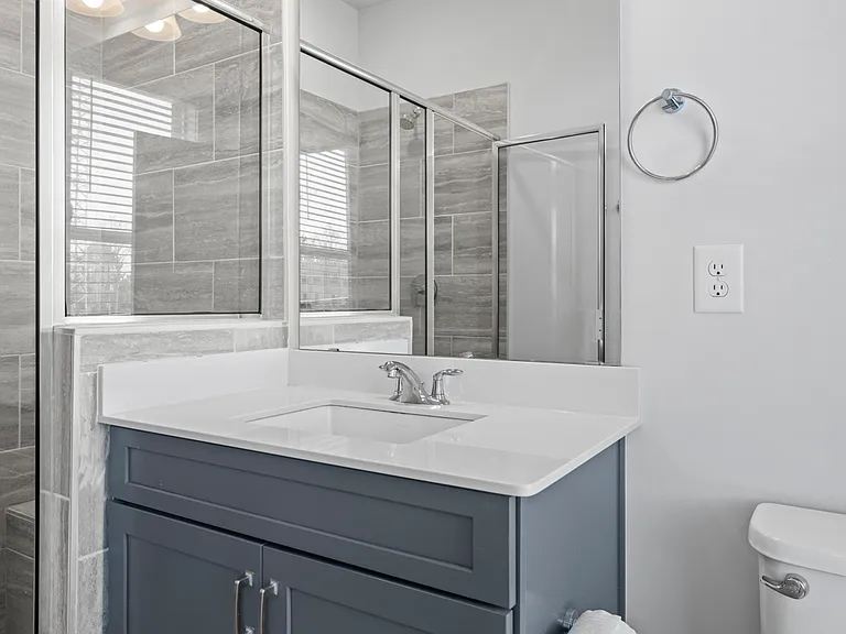 539 W Tremont Ave — Photo 31