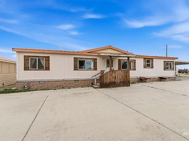 28650 Old Highway 30 — Photo 15