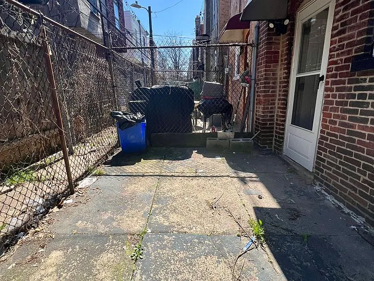 3253 N Dover St — Photo 22