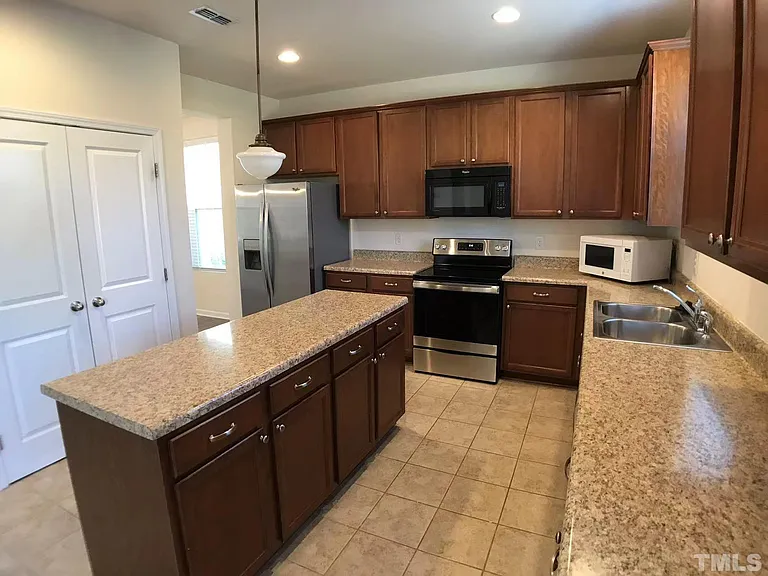 115 Glenview Ln — Photo 5