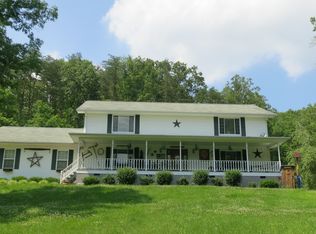 706 Evergreen Rd, Fraziers Bottom, WV 25082