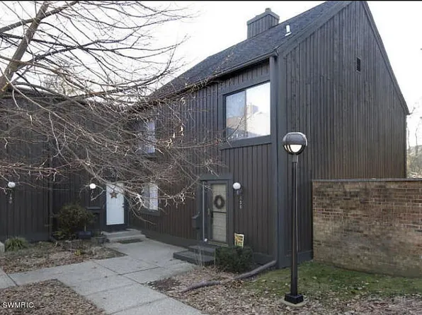 126 Stirling Ct, Kalamazoo, MI 49006