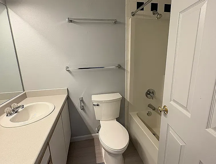 4420 Laguna Pl #E — Photo 20