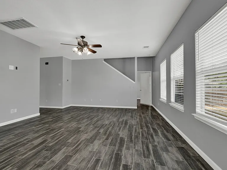 400 Summer Dr — Photo 15