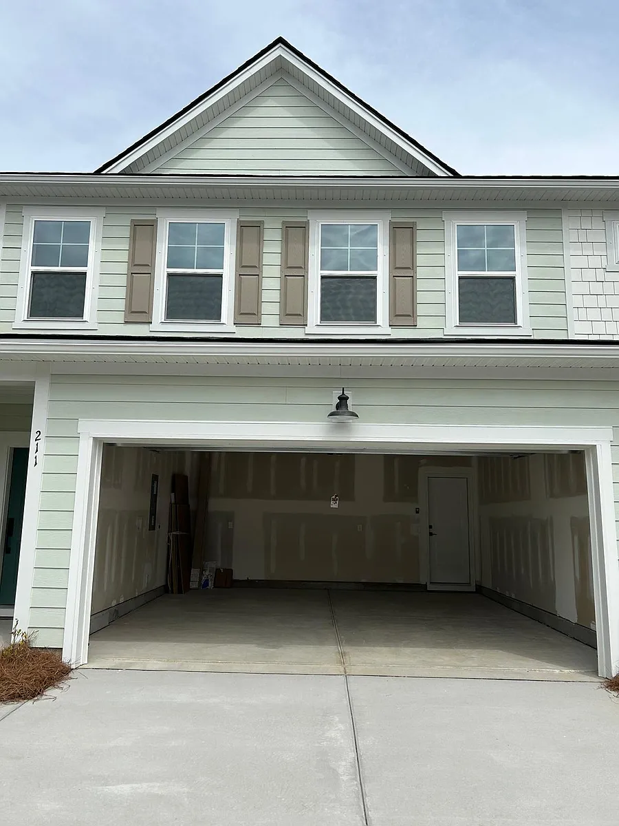 2 Car Garage - 211 Twinleaf Ct