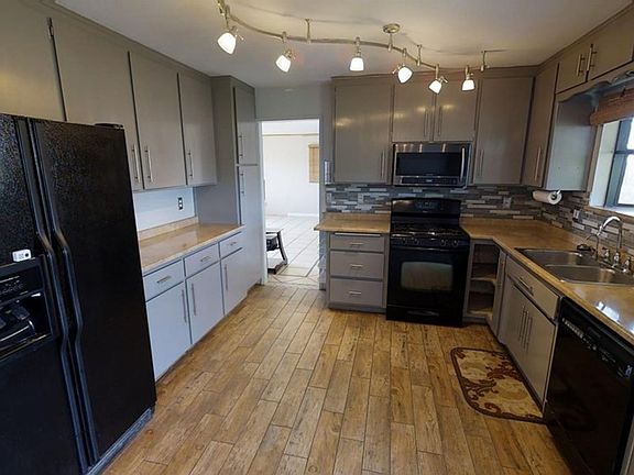 4th image of 5915 Deer Creek Way