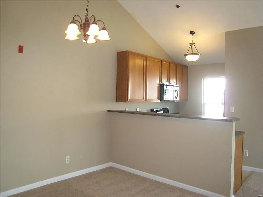 2 bed, 1014 sqft, $1,465 — Photo 3