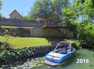 260 Meadow Lake Dr, Seguin, TX 78155