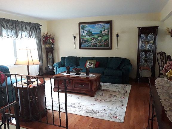 4th image of 11 Dey Ave