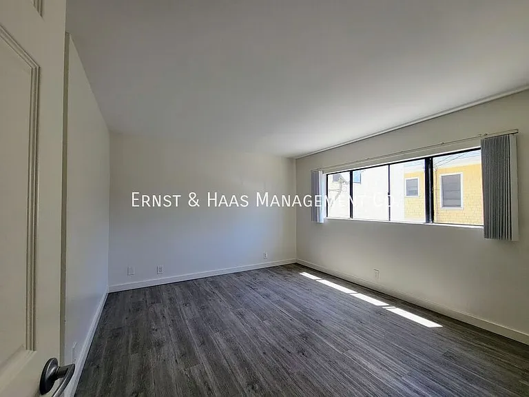 411 W 4th St #3 — Photo 12