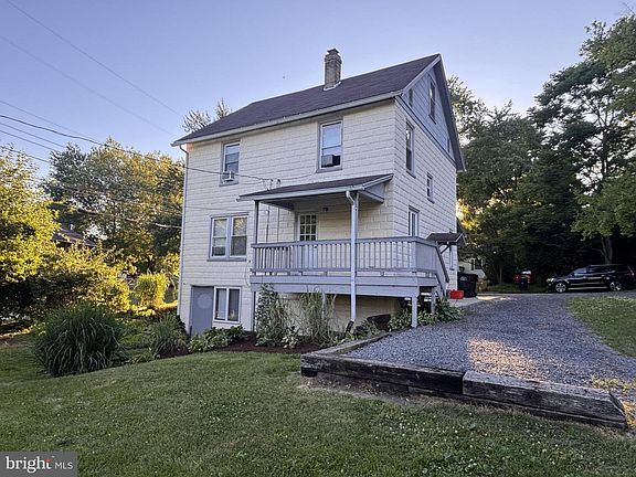3rd image of 116 E Irvin Ave