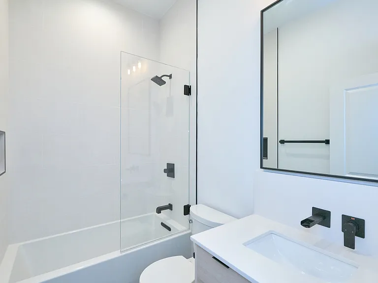 360 Meridian St #5 — Photo 9