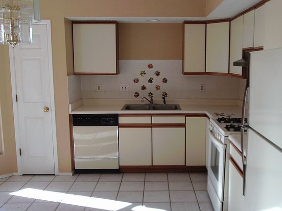 2524 Stallion Ct SE (4)_11122014