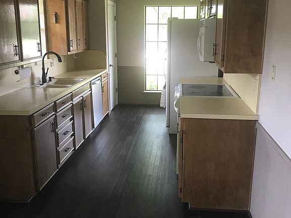 3rd image of 1906 Sierra Dr