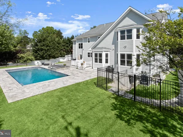 11000 Luxmanor Rd, North Bethesda, MD 20852