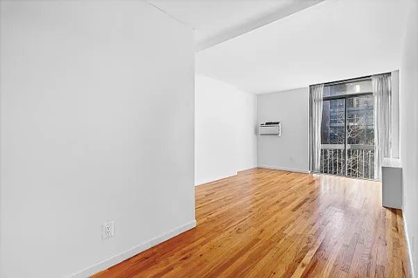 Rented by Keller Williams NYC | media 28